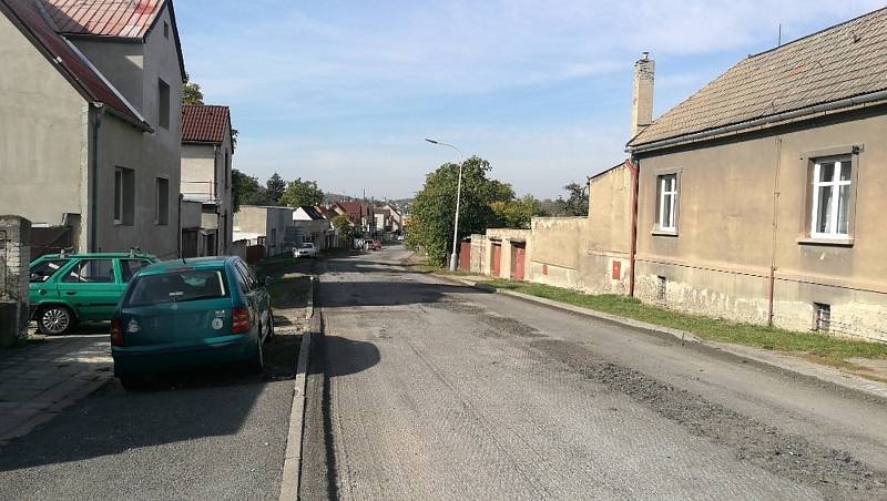 Řidiči, pozor! Křižovatka v Kladně u Baumaxu je uzavřena, stejně jako silnice ve Švermově.