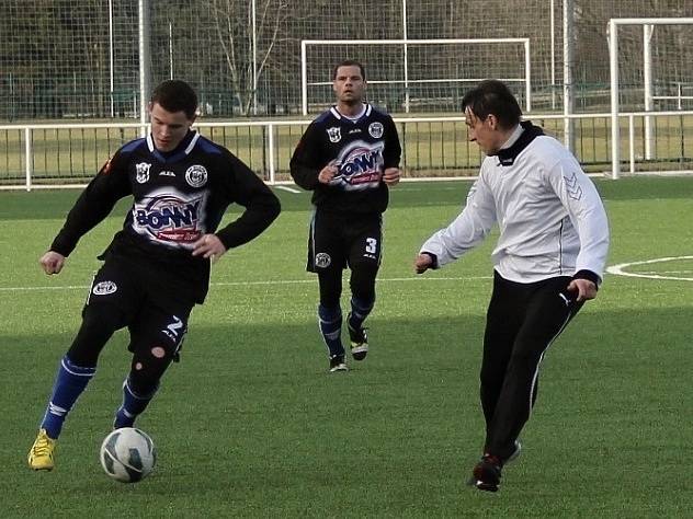 SK Kladno (v černém) přehrál Čížovou jasně 3:0. 