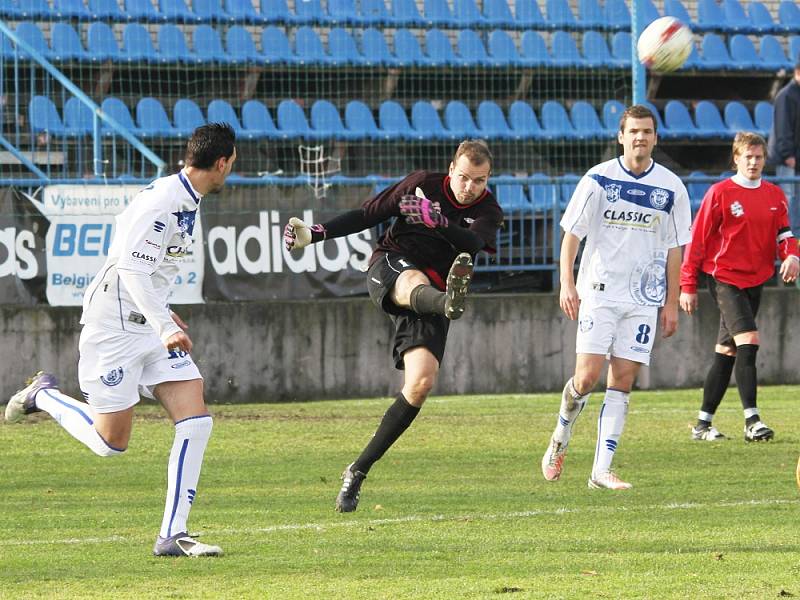 Kladno přenechalo důležité body Měcholupům // SK Kladno -SK Horní Měcholupy 1:3 (0:2) , utkání 14.k. CFL. ligy 2012/13, hráno 10.11.2012