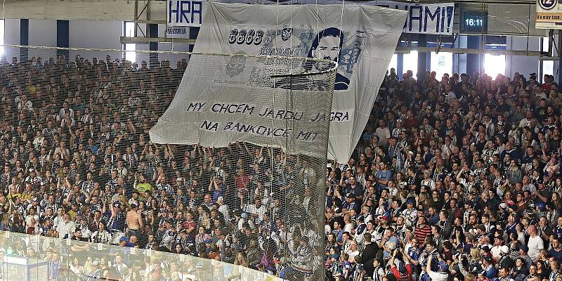 Utkání se neslo v duchu oslav postupu Rytířů do extraligy... //  Rytíři Kladno – Piráti Chomutov 1:2 pp, Chance liga, 21. 4. 2019