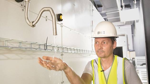 Odborníci z výzkumného centra v Buštěhradu umí získat vodu ze vzduchu.
