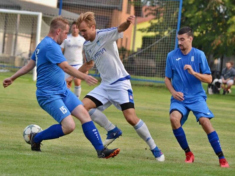 Vinařice (v modrém) na úvod B třídy doma podlehli Slanému B 1:5.