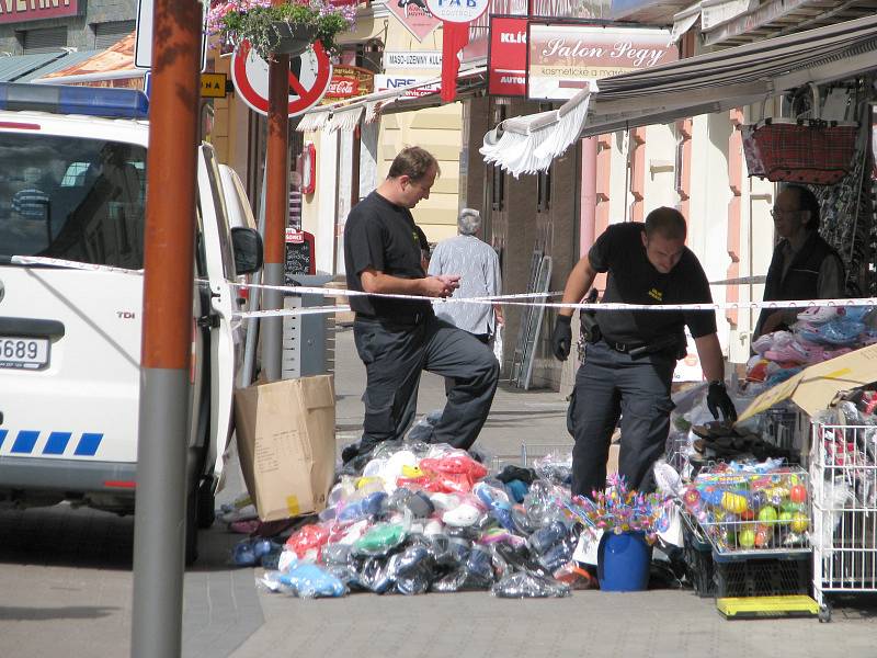 Zabavování padělků značkového zboží ve třech kladenských obchodech, pátek 20. července 2012