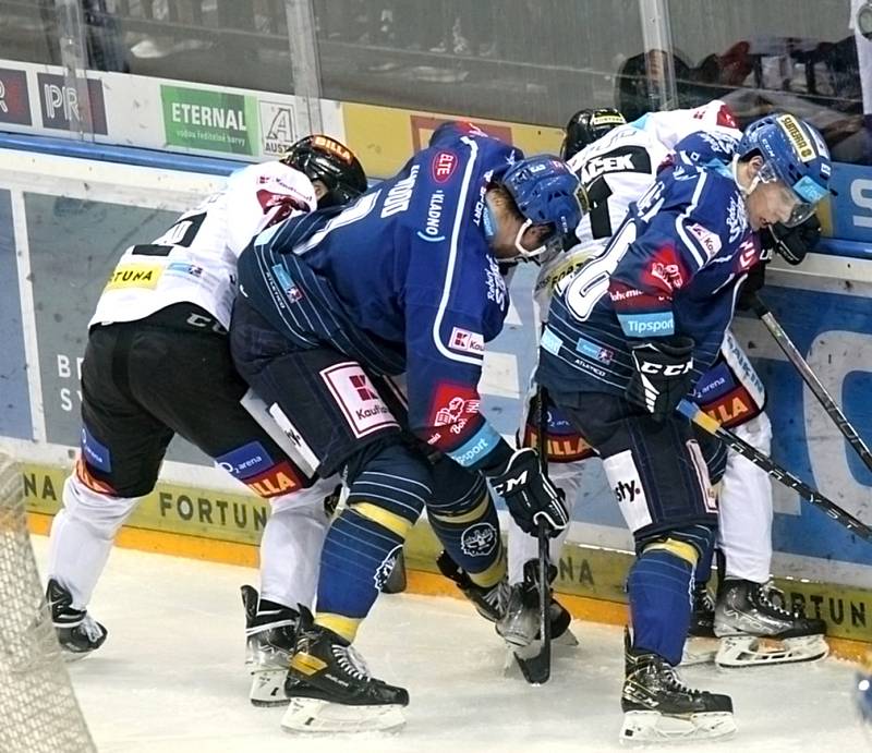 Jaromír Jágr vymyslel speciální zápas Kladno - Sparta na podporu Ukrajiny. Hrálo se v 02 areně, Sparta vyhrála 4:1. A výtěžek, který poputuje potřebných, se vyšplhal na tři a půl milionu korun.