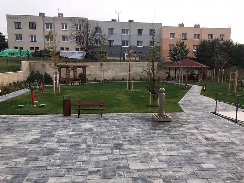 Ze slavnostního otevření nového domova pro seniory v Žižicích.