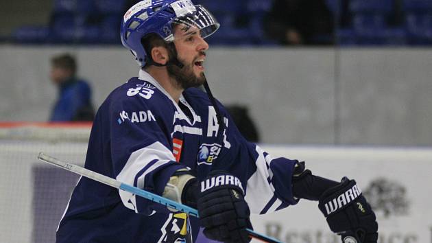 Vítězslav Bílek zdraví fanklub // Rytíři Kladno – HC Slovan Ústí nad Labem 6:2 , WSM liga LH, 11.11. 2015