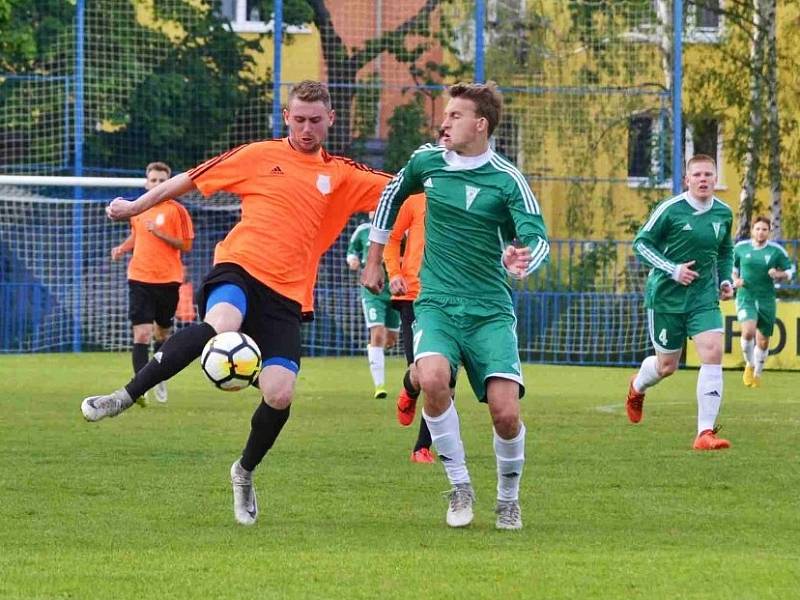 I. B třída: Slaný (v oranžovém) rozdrtilo doma Tatran Rakovník B 7:1.