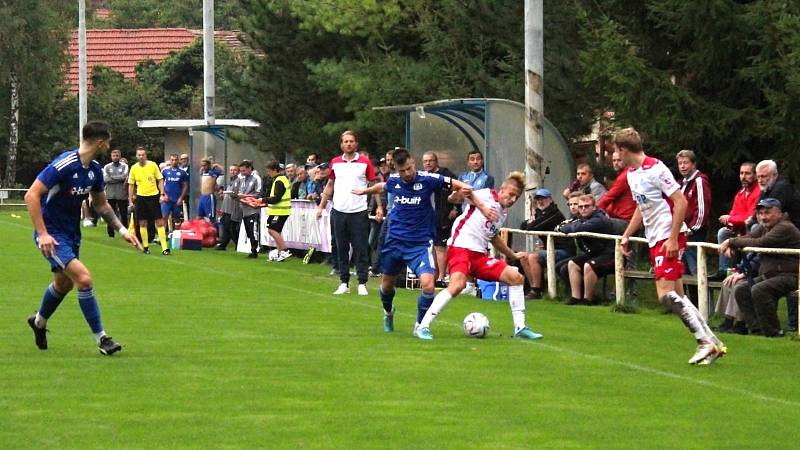 Pohárový šok: třetiligové Velvary (v modrém) vyřadily z MOL Cupu prvoligové Pardubice.