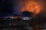 V Kladně hořel autobus, škoda je 2,5 milionu korun.