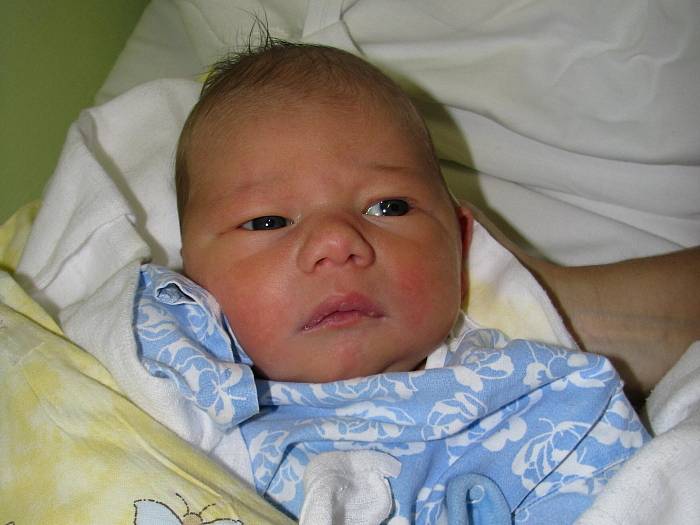 Filip Ušák, Nelahozeves, 21.9. 2008, váha 3,40 kg, míra 51 cm, rodiče Kateřina Broženská a Marcel Ušák  (porodnice Slaný).