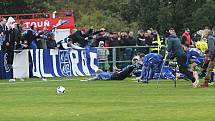 Hráči SK Kladno se svými Ultras slaví cenné vítězství // Sokol Hostouň - SK Kladno 1:3, Divize B, 8. 10. 2017