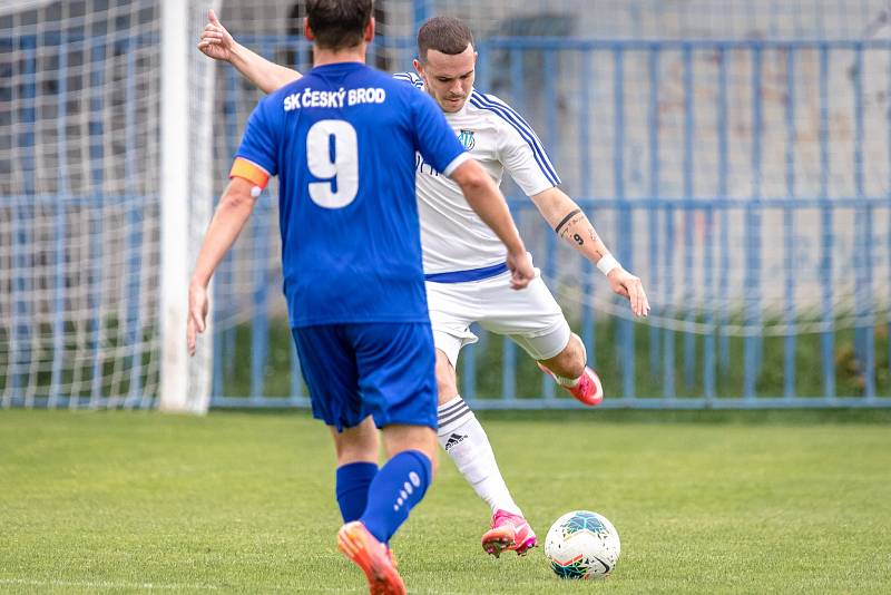 Slaný (v bílém) nečekaně porazilo v divizi Český Brod 2:0.