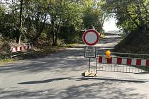 Řidiči, pozor! Křižovatka v Kladně u Baumaxu je uzavřena, stejně jako silnice ve Švermově.