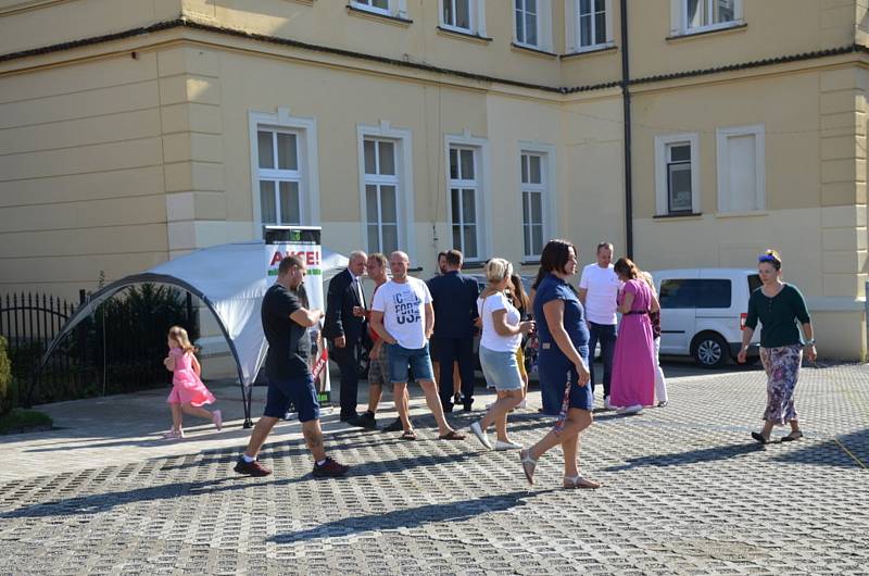 Otevření školy pro II. stupeň ve Svárově.