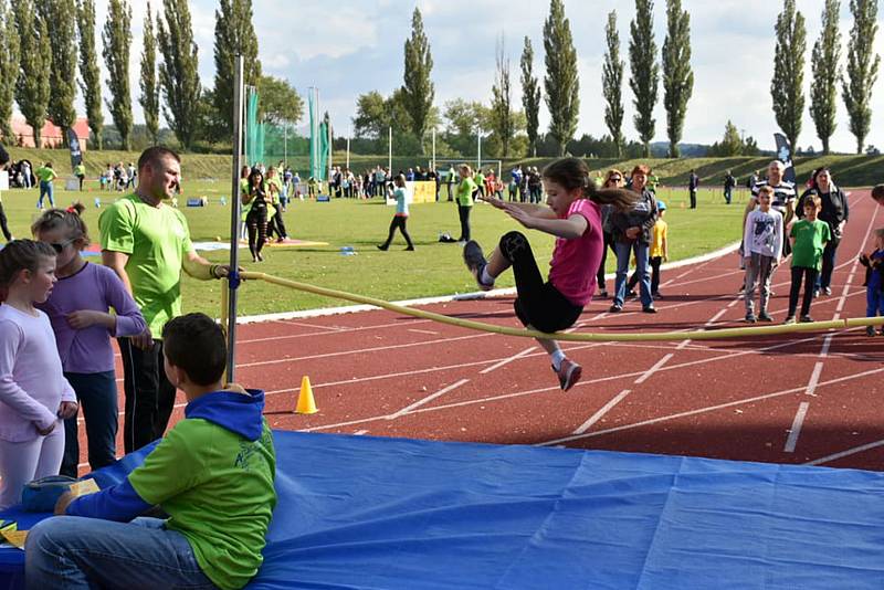 Páteční akce Atletika pro děti na slánském stadionu.