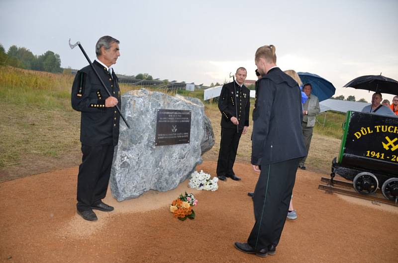 Odhalení památníku obětem důlního neštěstí v Tuchlovicích.