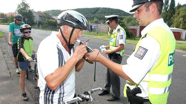 ZA JÍZDU POD VLIVEM alkoholu může dostat cyklista vysokou pokutu. Ta se může vyšplhat až do výše padesát tisíc korun.