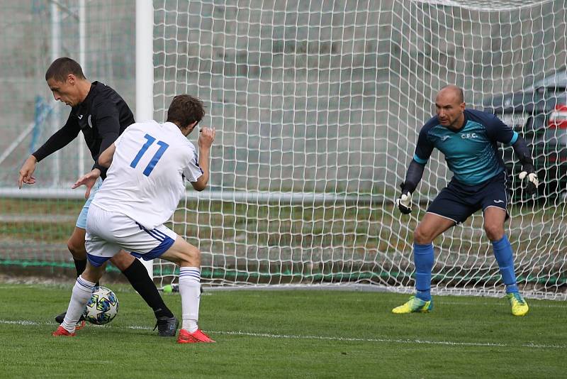 Fotbalová divize, SK Kladno (v bílém) - Chomutov 3:1.