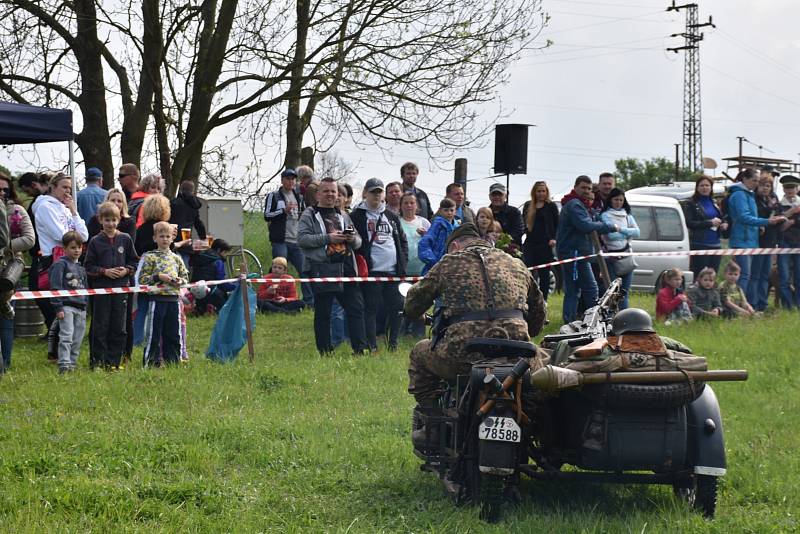 Rekonstrukce bojů z konce II. světové války. Rudá armáda opět osvobodila Brandýsek, k vidění byly téměř dvě stovky vojáků.