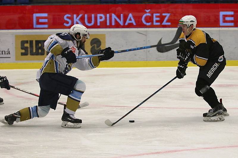 Dlouho drama, nakonec jasný výsledek 8:2. Kladno (v bílém) si poradilo s Kadaní.