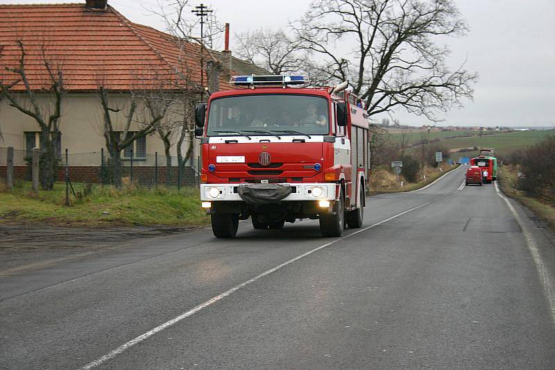 Tragická nehoda autobusu při níž zemřel řidič se stala 28. prosince 2011 dopoledne na silnici I/7 u Slaného (na úrovni obce Kutrovice)