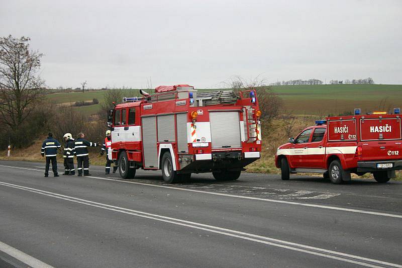 Tragická nehoda autobusu při níž zemřel řidič se stala 28. prosince 2011 dopoledne na silnici I/7 u Slaného (na úrovni obce Kutrovice)