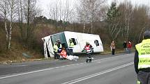 Tragická nehoda autobusu při níž zemřel řidič se stala 28. prosince 2011 dopoledne na silnici I/7 u Slaného (na úrovni obce Kutrovice)