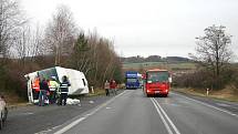 Tragická nehoda autobusu při níž zemřel řidič se stala 28. prosince 2011 dopoledne na silnici I/7 u Slaného (na úrovni obce Kutrovice)