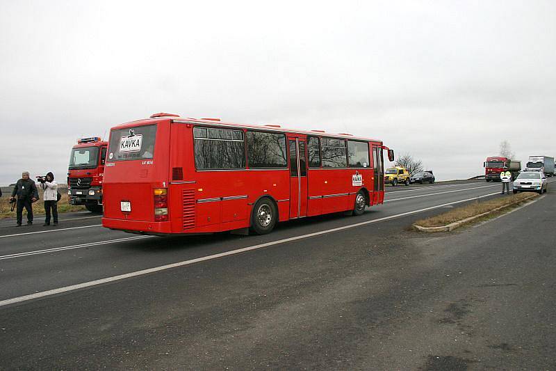 Tragická nehoda autobusu při níž zemřel řidič se stala 28. prosince 2011 dopoledne na silnici I/7 u Slaného (na úrovni obce Kutrovice)