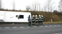Tragická nehoda autobusu při níž zemřel řidič se stala 28. prosince 2011 dopoledne na silnici I/7 u Slaného (na úrovni obce Kutrovice)