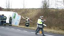 Tragická nehoda autobusu při níž zemřel řidič se stala 28. prosince 2011 dopoledne na silnici I/7 u Slaného (na úrovni obce Kutrovice)