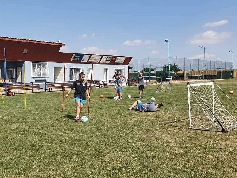 Povedený kemp mládeže pořádal na svém hřišti SK Zlonice.