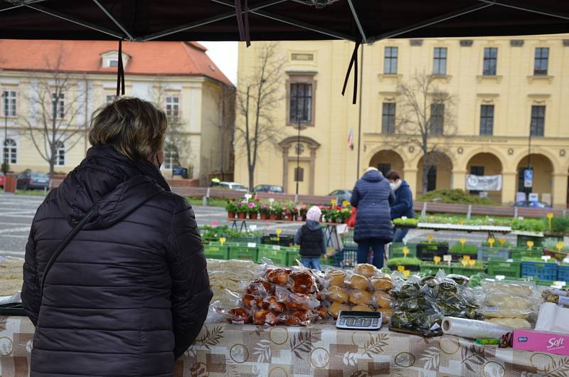 Farmářské trhy ve Slaném.