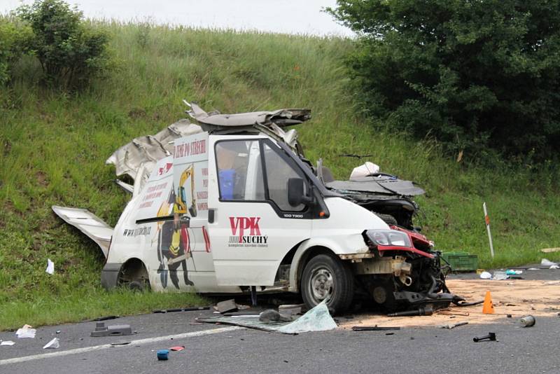 Tragická nehoda uzavřela silnici u Slaného na celé dopoledne.