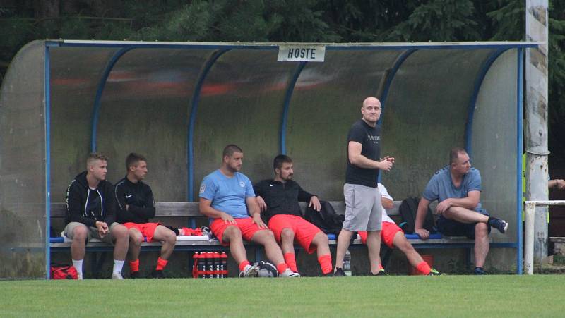 I. B třída, 2. kolo: Slovan Velvary B (v modrobílém) - Slavia Velký Borek (4:0)