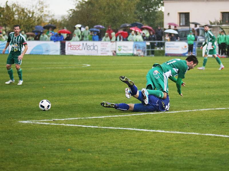 Hostouň potrápilo počasí a hlavně efektivní soupeř / Sokol Hostouň - SK Kladno 1:3, Divize, 8. 10. 2017 