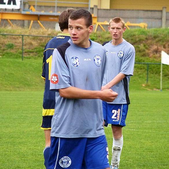 Kladenský dorost U17 (ve světle modrém) doma přejel Rokycany 5:0