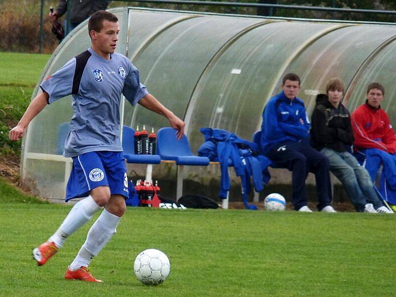 Kladenský dorost U17 (ve světle modrém) doma přejel Rokycany 5:0