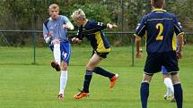 Kladenský dorost U17 (ve světle modrém) doma přejel Rokycany 5:0