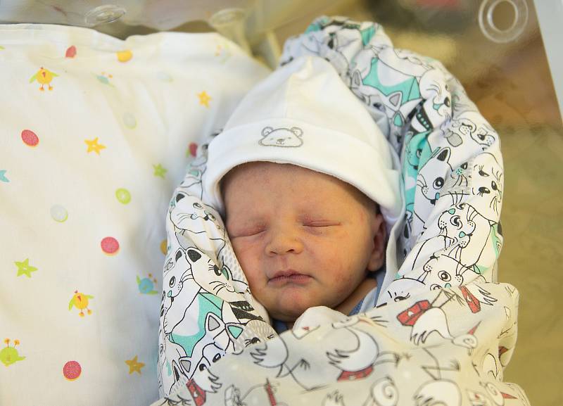 Vilém Břinčil se narodil v nymburské porodnici 16. ledna 2021 ve 21:32 hodin s váhou 3370 g. Domů do Peček pojede prvorozený s maminkou Radkou a tatínkem Martinem.