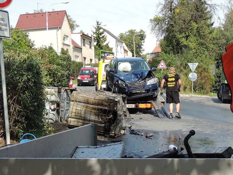 Dopravní nehoda se stala v Kladně-Švermově v ulici 28. října.