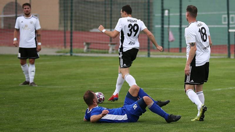 TJ SK Hřebeč - TK Slovan Lysá nad Labem 4:1 (3:0), KP 4. 6. 2022