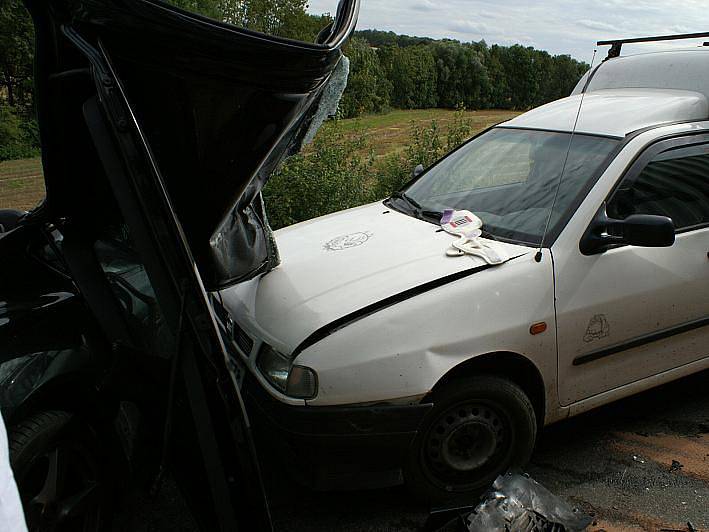 Hasiči likvidovali následky vážné dopravní nehody několik hodin