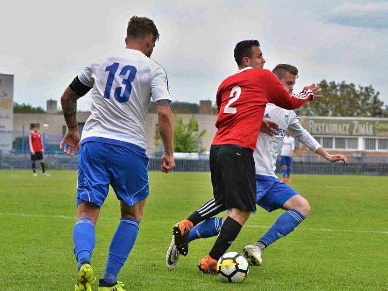 Krajský přebor: Slaný (v bílém) přejelo doma Hvozdnici 6:1.