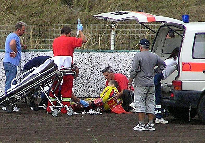 Slánský smolař Martin Vaculík utrpěl ve 4. jízdě zlomeninu stehenní kosti.