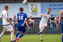 Slaný (v bílém) nečekaně porazilo v divizi Český Brod 2:0.