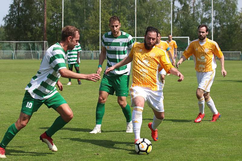 Tatran Rakovník (v zeleném) přehrál doma vedoucí Sokol Hostouň 2:1 na penalty.