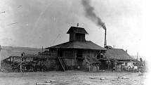Důl Emilie, z jehož hloubením v roce 1899 Jindřich Marek. Po čtyřech letech byl důl zrušen.