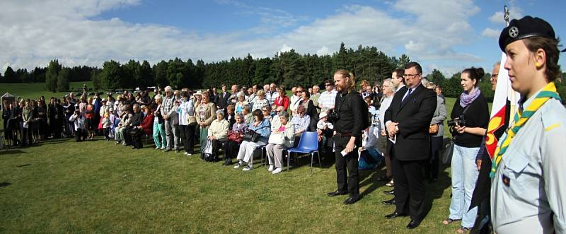 Představení keramické verze panny Marie Lidické na nové oltářní menze a mše Kardinále Dominika Duky // Pietní vzpomínka k 72. výročí vyhlazení obce Lidice