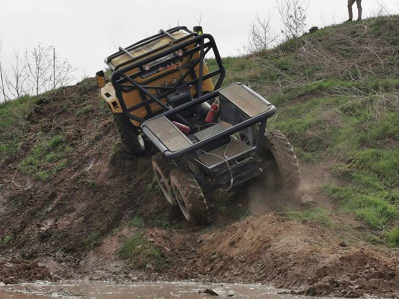 Truck trialové závody v pískovně Taum v Černuci